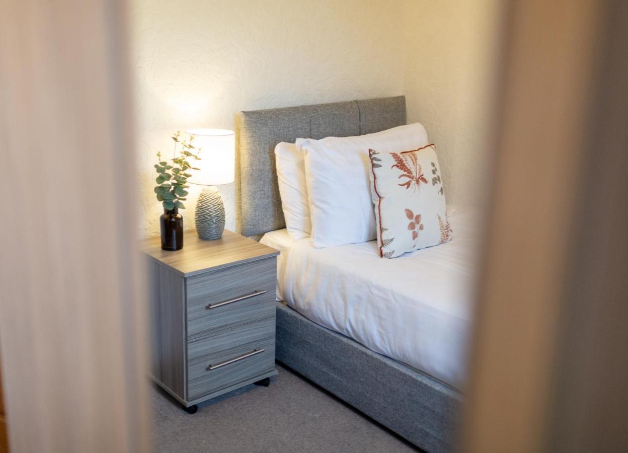Adrian House, Near Hospital, Easy Parking + Garden Apartment Carlisle  Exterior photo