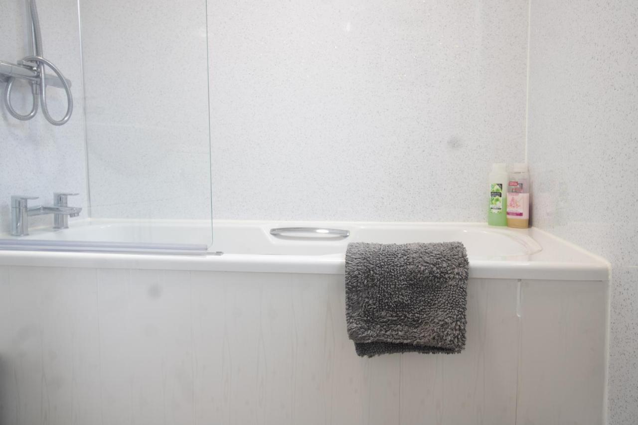 Adrian House, Near Hospital, Easy Parking + Garden Apartment Carlisle  Exterior photo