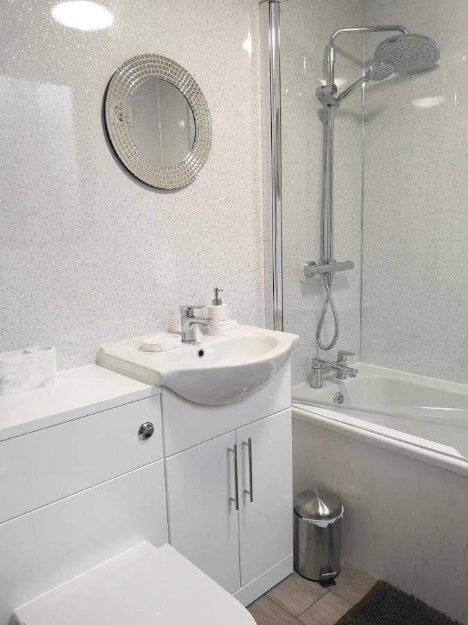 Adrian House, Near Hospital, Easy Parking + Garden Apartment Carlisle  Exterior photo